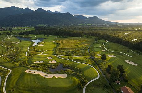SUNDOWNER & GOLF